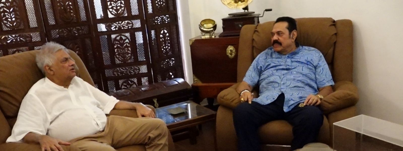 Ranil Travels to Carlton to Meet Mahinda